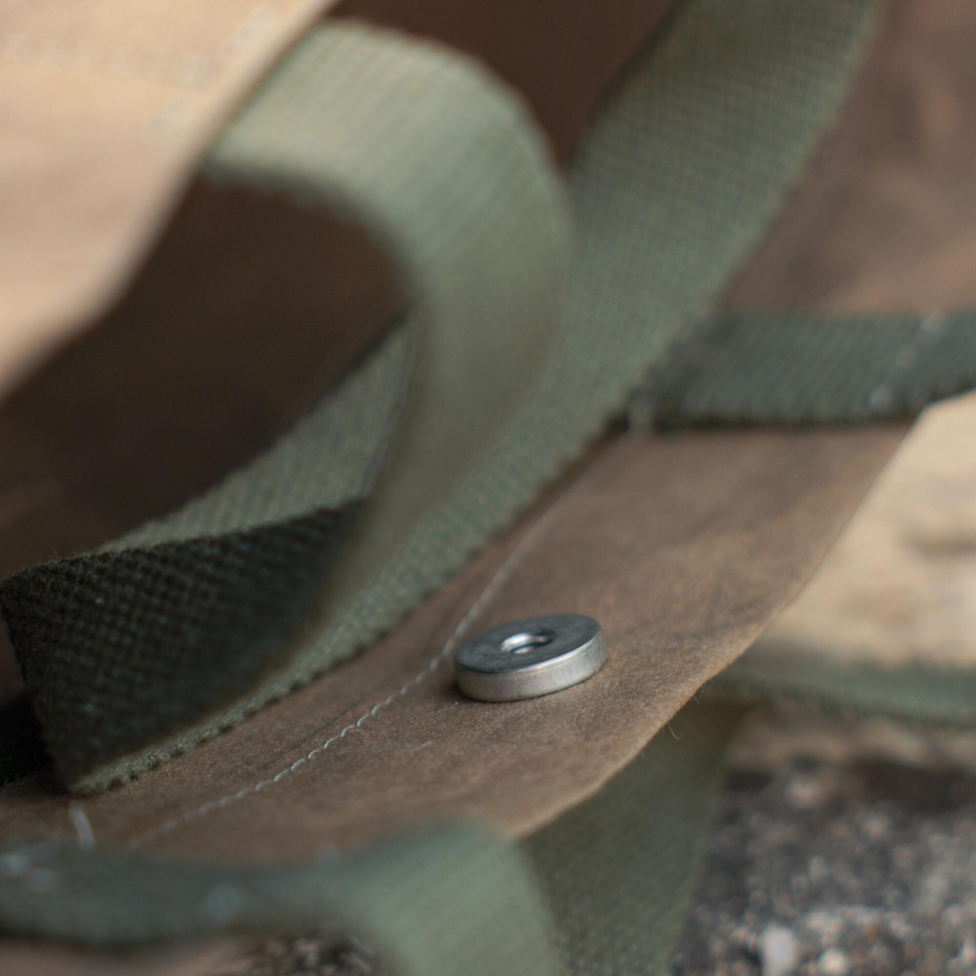 Dettaglio chiusura con bottone